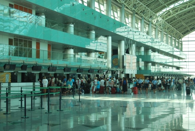 Oni mają bilety powrotne - lotnisko w Izmirze