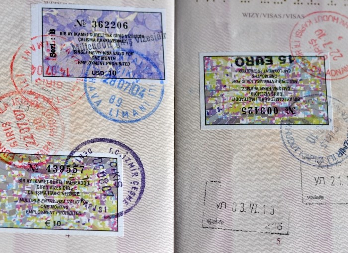 Tradycyjne wizy w formie naklejek odchodzą do lamusa Tradycyjne wizy w formie naklejek odchodzą do lamusa