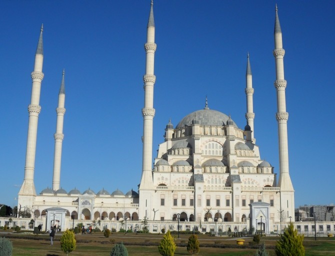 Meczet Sabanci Merkez - autorką zdjęcia jest Magdalena Wanta