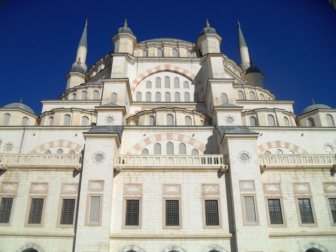 Meczet Sabanci Merkez - autorką zdjęcia jest Magdalena Wanta