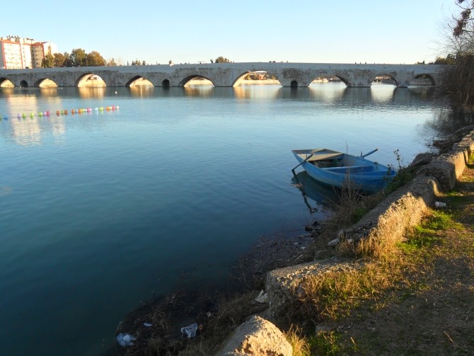 Most Taşköprü w Adanie - autorką zdjęcia jest Magdalena Wanta