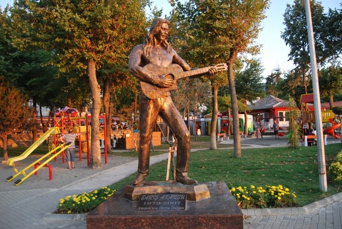 Pomnik Barişa Akarsu w Amasrze