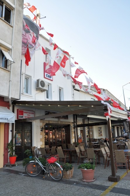 Siedziba partii CHP (Cumhuriyet Halk Partisi) w Foçy