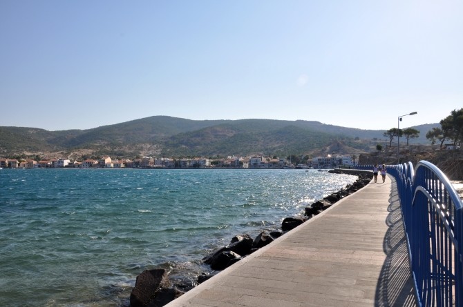 Promenada na cyplu w Foçy