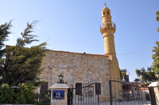 Minaret Kayalar Camii jest znacznie młodszy, gdyż został wzniesiony w XIX wieku