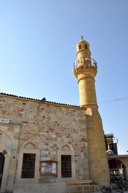 Minaret Kayalar Camii jest znacznie młodszy od reszty budowli