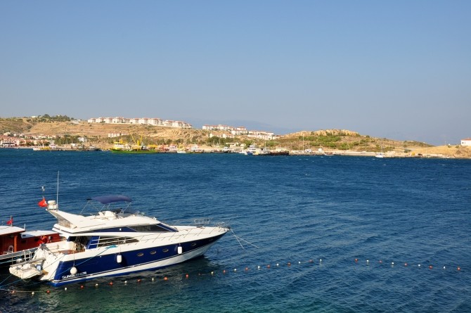 Wody zatoki Küçükdeniz