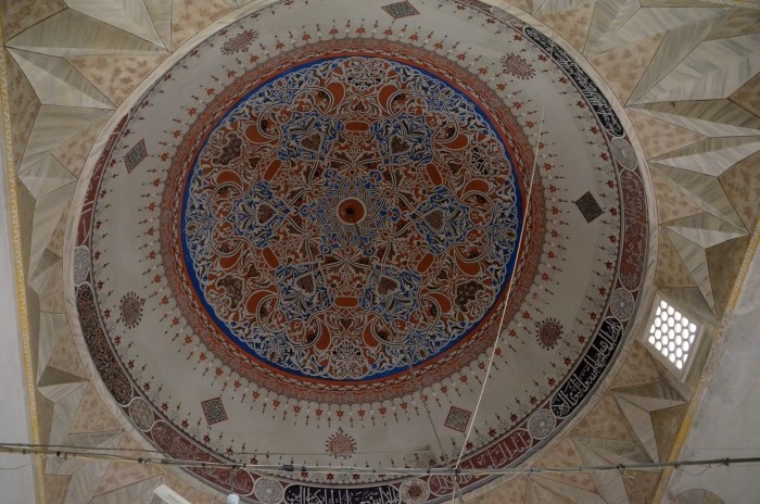 Wnętrze kopuły meczetu Mahmud Çelebi