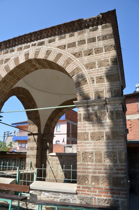 Symboliczne mauzoleum Yakupa Çelebi w Izniku