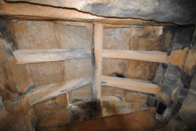 to są najprawdziwsze belki stropowe wykonane z kamienia